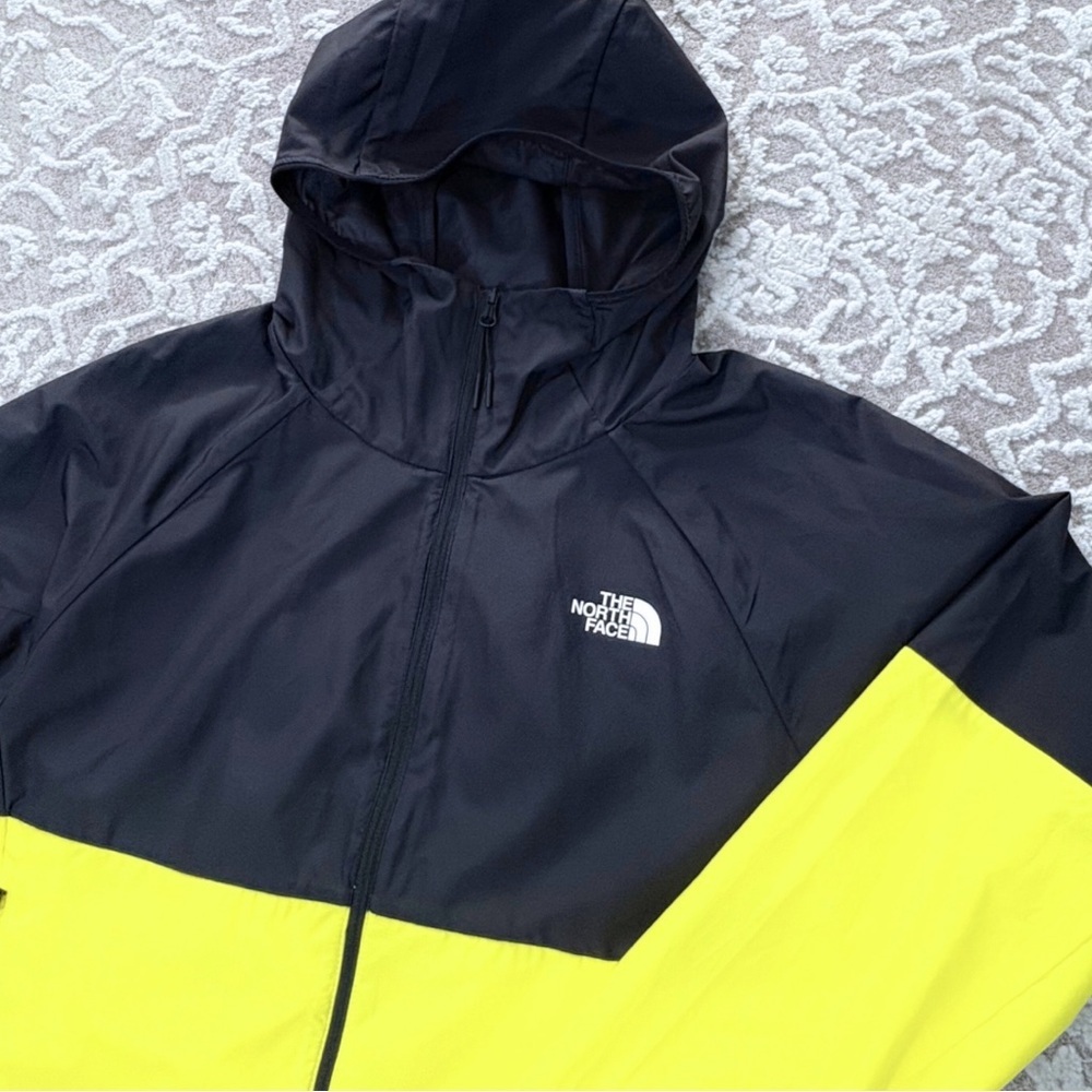 The North Face Women’s Flyweight Hoodie - Picture 7 of 15